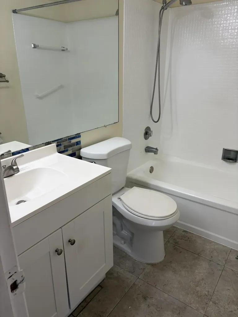 220 Berkshire K West Palm Beach FL 33417