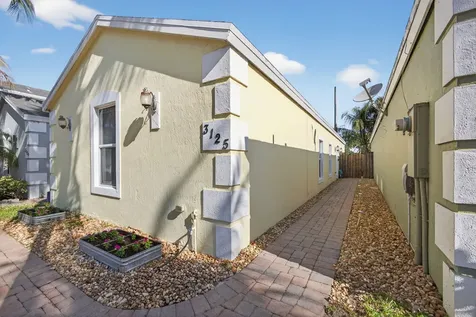 3125 Shelby Way Palm Springs FL 33461