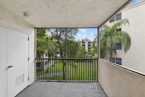 8363 Lake Drive Doral FL 33166