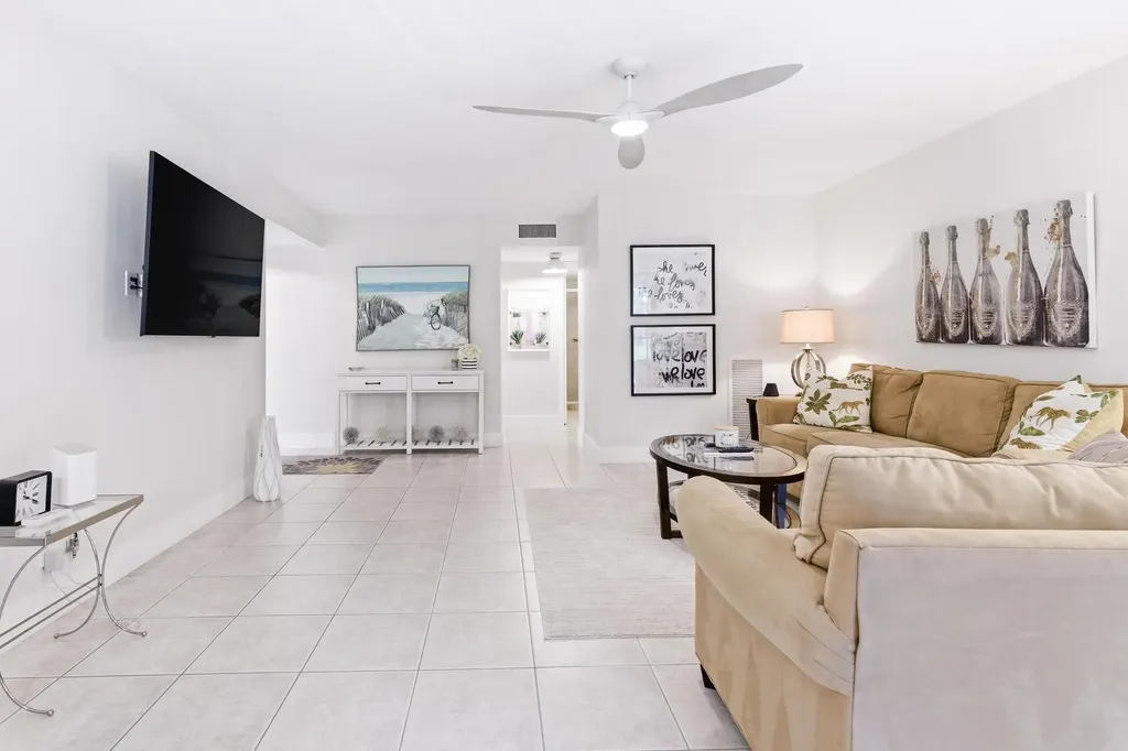 5800 Camino Del Sol Boca Raton FL 33433
