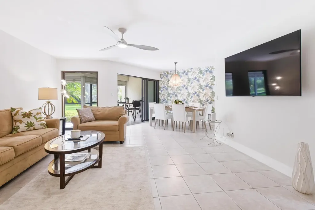 5800 Camino Del Sol Boca Raton FL 33433
