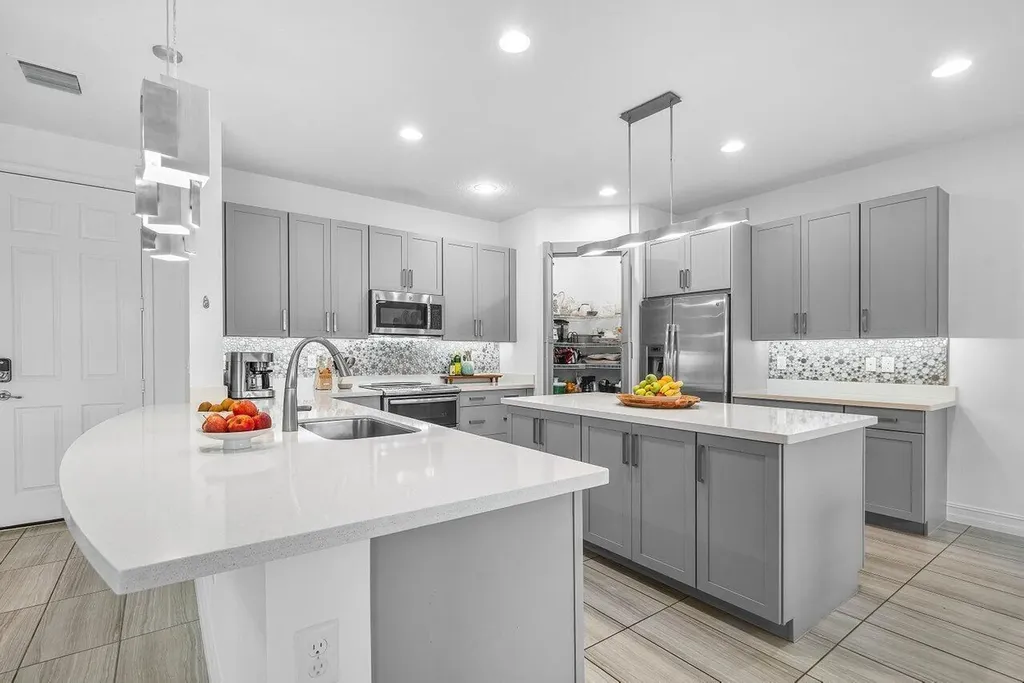 8068 Lemon Serpentine Lane Delray Beach FL 33446