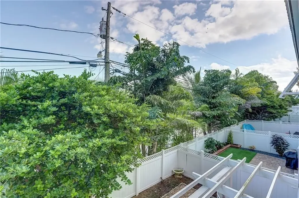 425 NE 1st Street Pompano Beach FL 33060