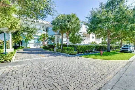 425 NE 1st Street Pompano Beach FL 33060