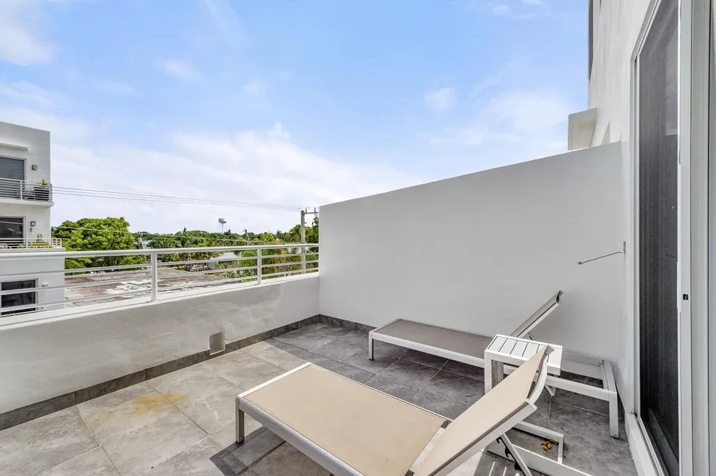 111 SE 2nd Street Delray Beach FL 33444