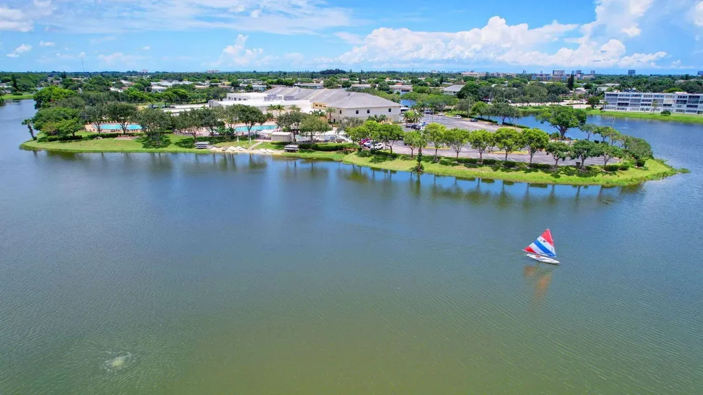 201 Oxford 600 West Palm Beach FL 33417