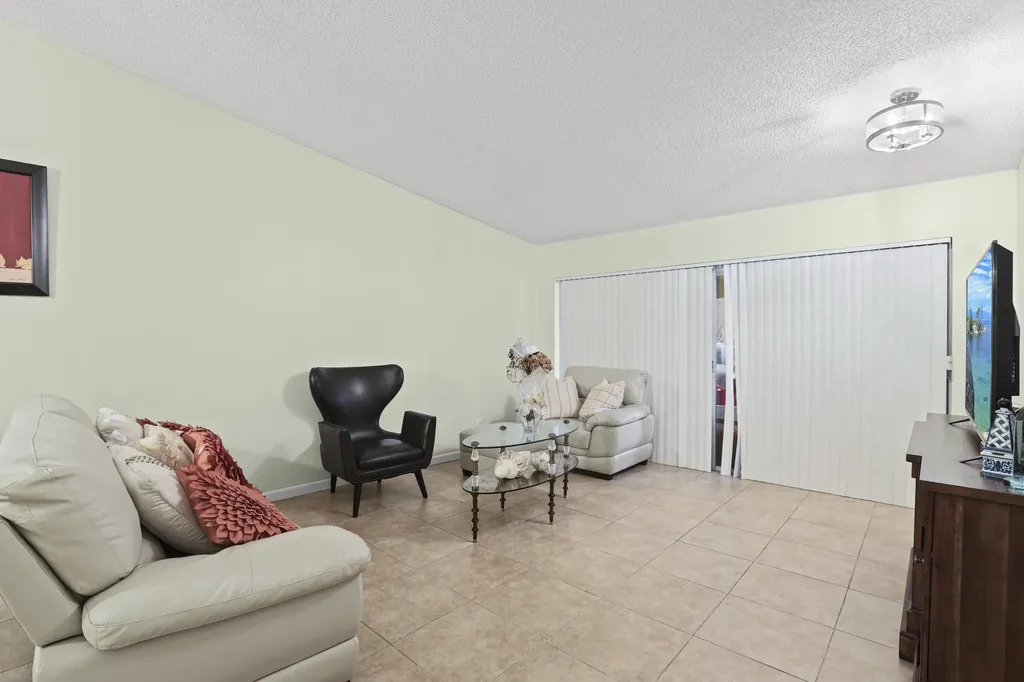 4235 Lucerne Villas Lane Greenacres FL 33467