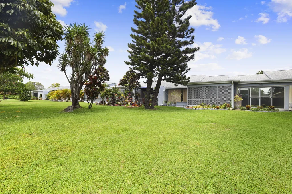 4235 Lucerne Villas Lane Greenacres FL 33467
