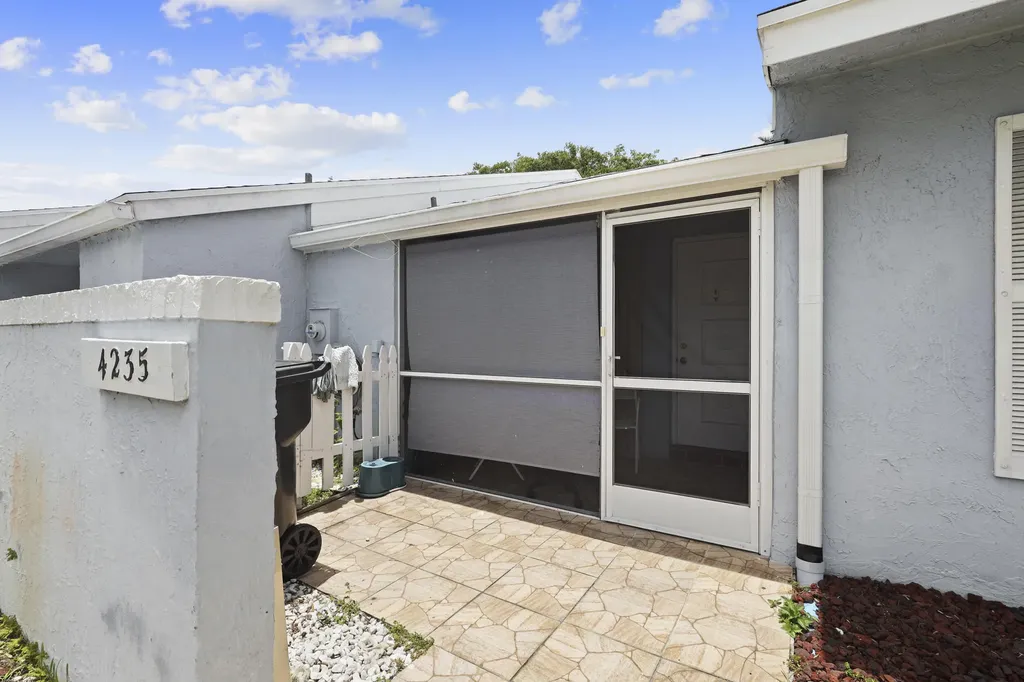 4235 Lucerne Villas Lane Greenacres FL 33467