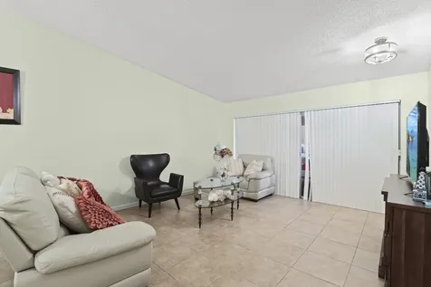 4325 Lucerne Villas Lane Greenacres FL 33467