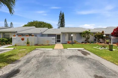 4325 Lucerne Villas Lane Greenacres FL 33467