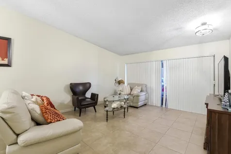 4325 Lucerne Villas Lane Greenacres FL 33467