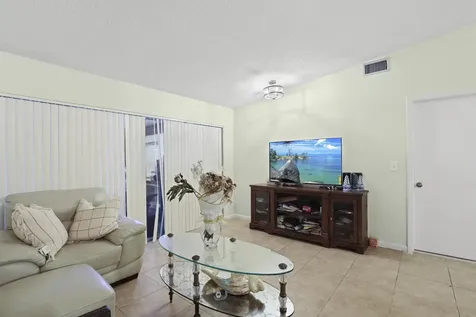 4325 Lucerne Villas Lane Greenacres FL 33467