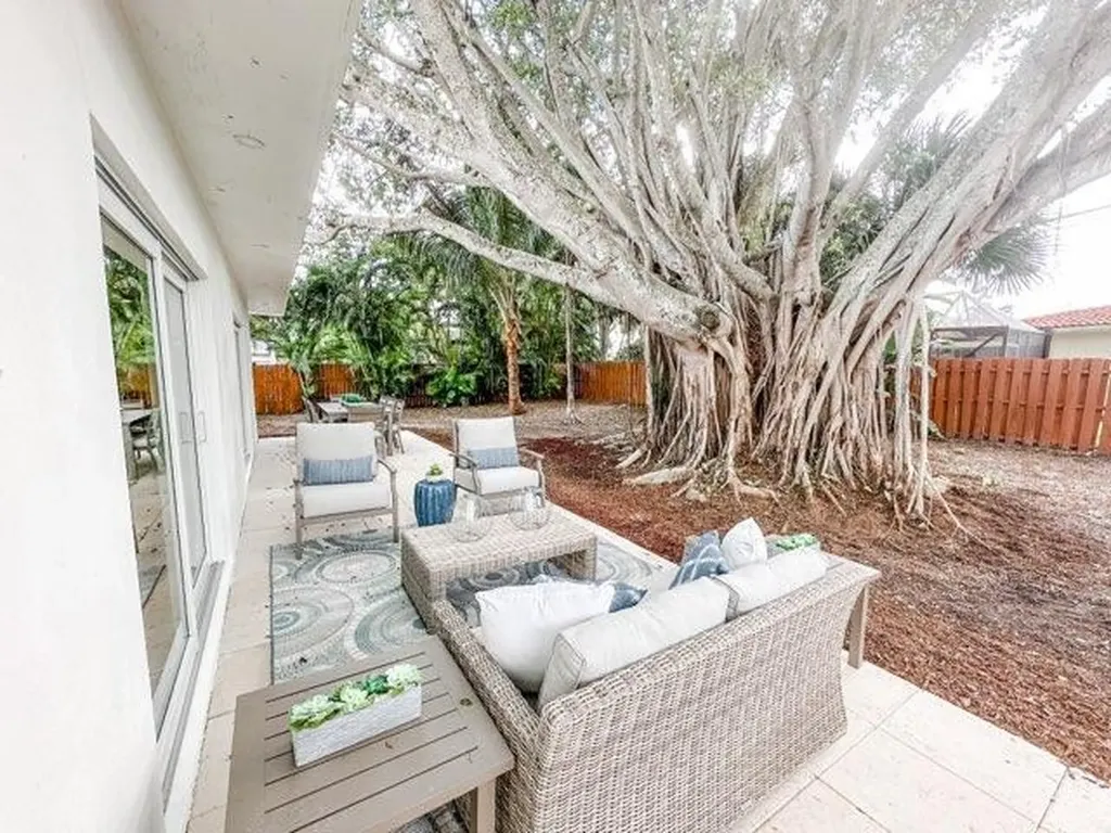 1188 W Camino Boca Raton FL 33486