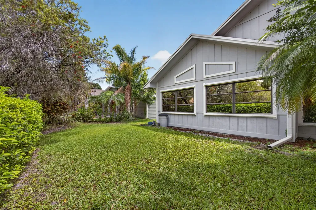 6335 SE Ames Way Hobe Sound FL 33455
