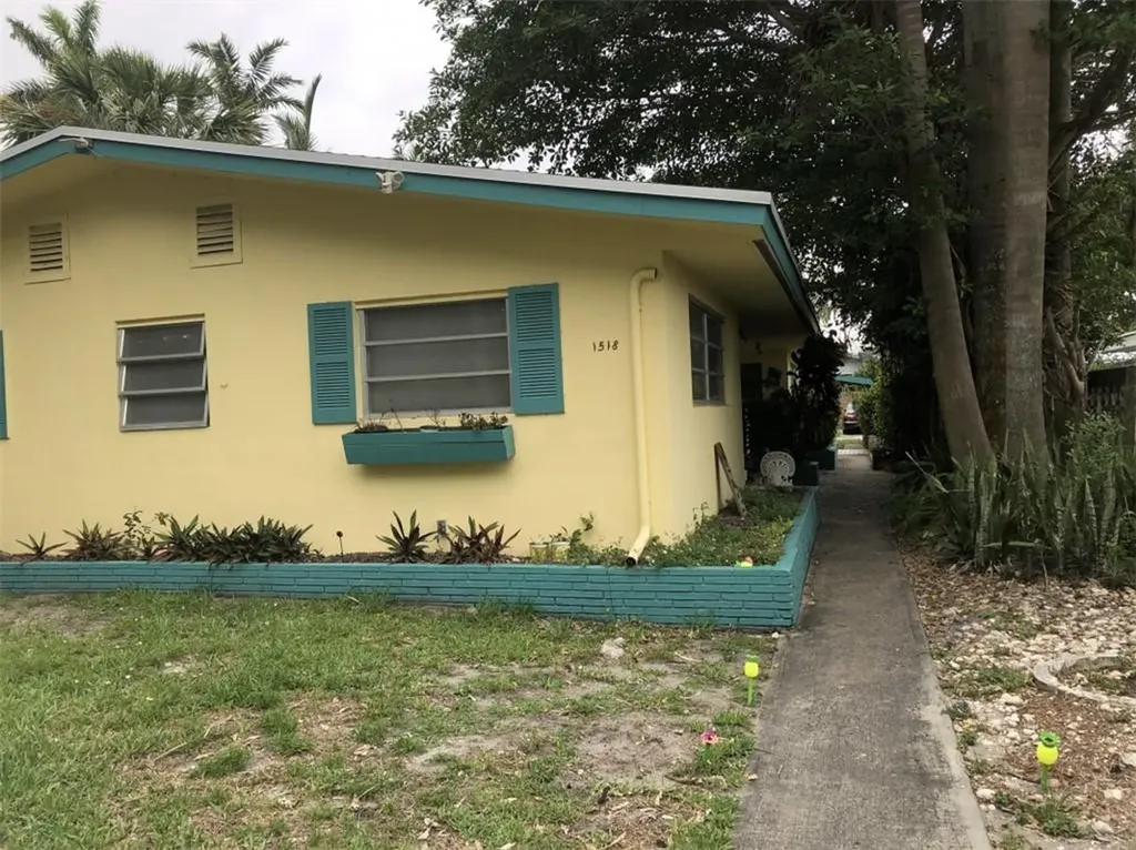 1518 Grant Street Hollywood FL 33020