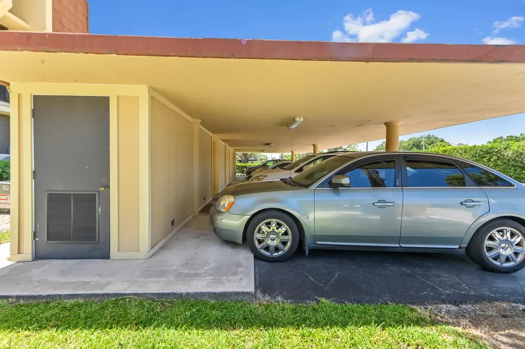 5250 Woodland Lakes Drive Palm Beach Gardens FL 33418