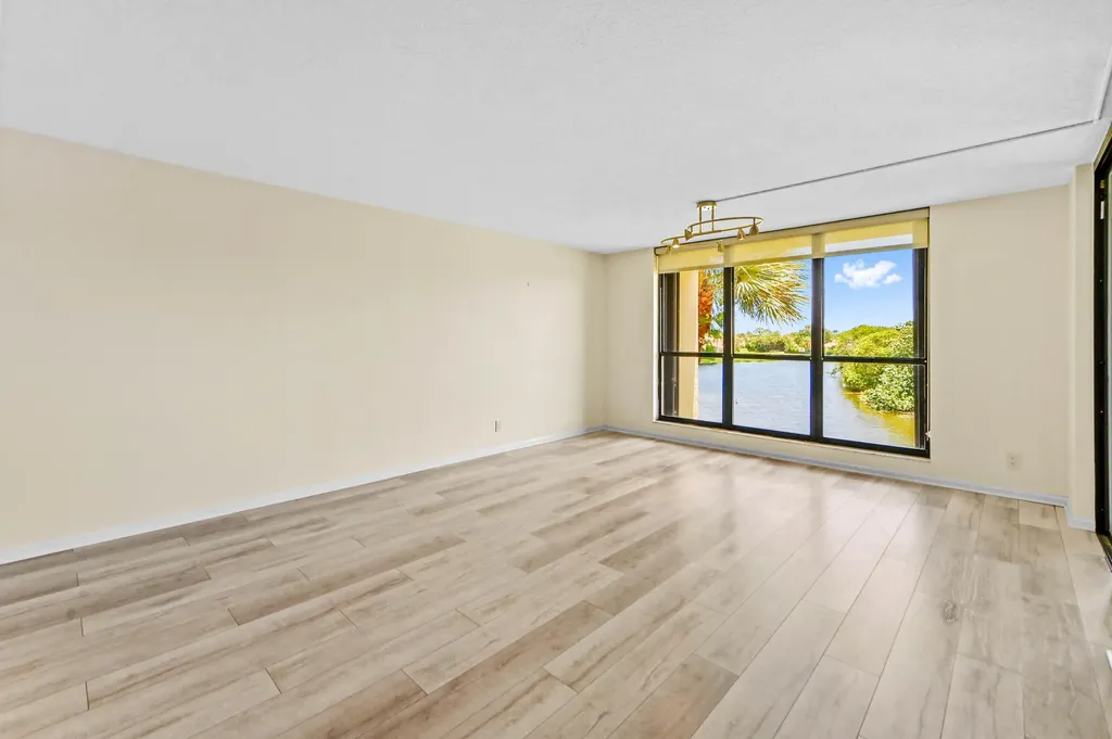 5250 Woodland Lakes Drive Palm Beach Gardens FL 33418