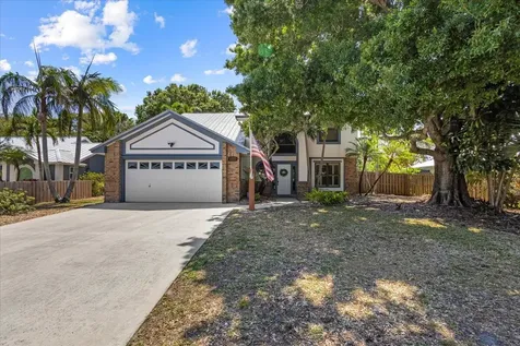 2250 SE Country Club Lane Stuart FL 34996