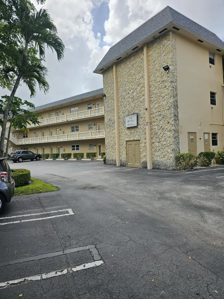 5100 NW 35th Street Lauderdale Lakes FL 33319