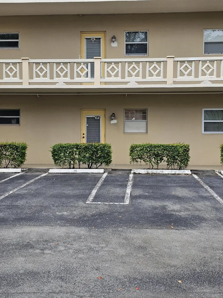 5100 NW 35th Street Lauderdale Lakes FL 33319