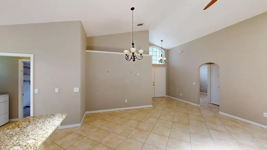 562 SW Saint Martins Cove Port St Lucie FL 34986