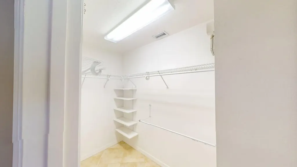 562 SW Saint Martins Cove Port St Lucie FL 34986