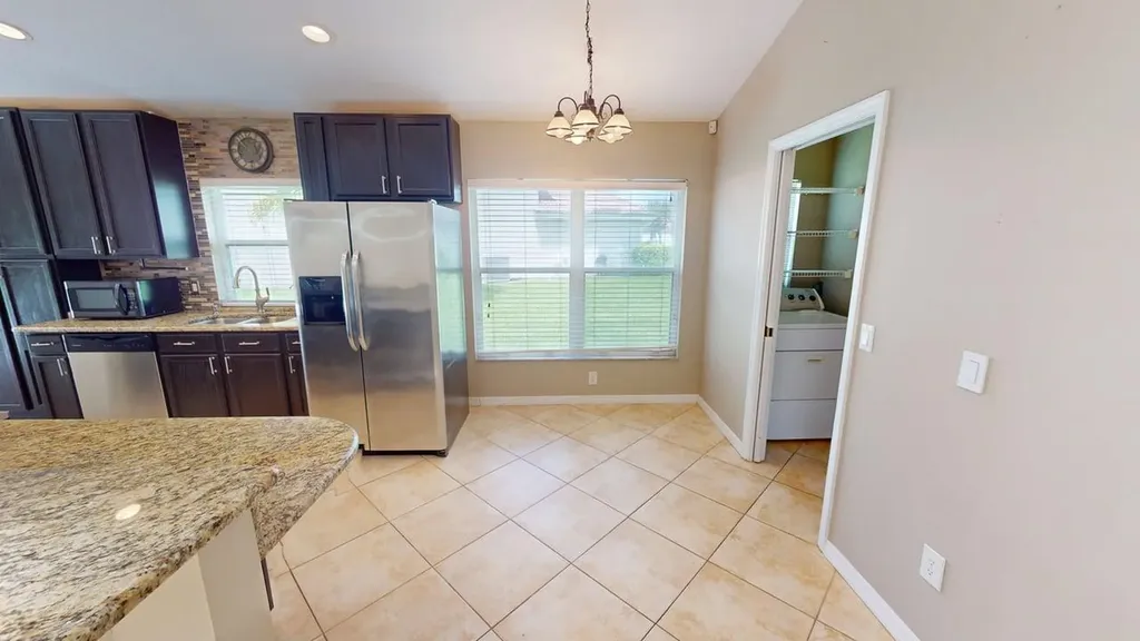 562 SW Saint Martins Cove Port St Lucie FL 34986