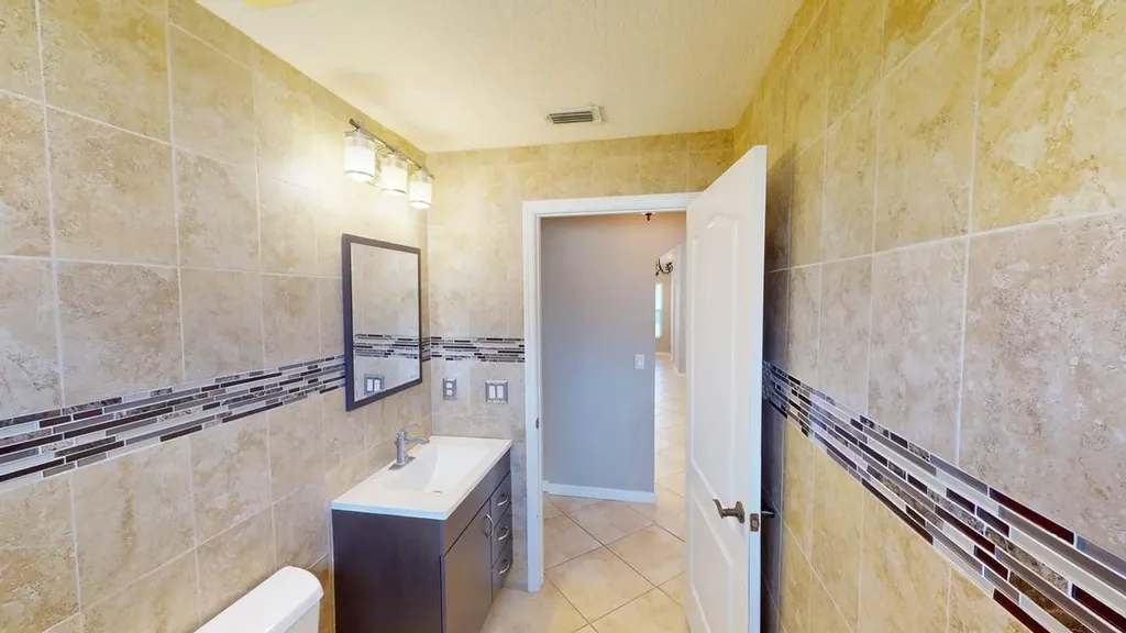 562 SW Saint Martins Cove Port St Lucie FL 34986