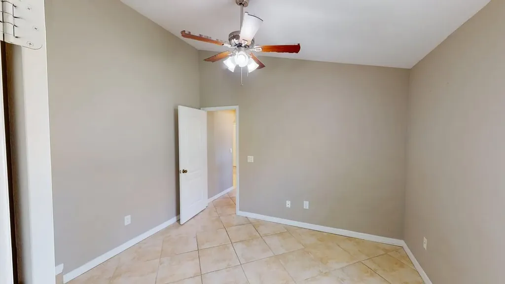 562 SW Saint Martins Cove Port St Lucie FL 34986