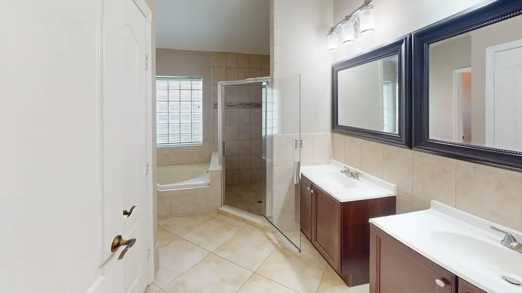 562 SW Saint Martins Cove Port St Lucie FL 34986