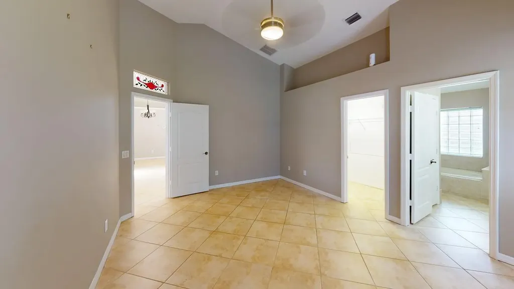 562 SW Saint Martins Cove Port St Lucie FL 34986