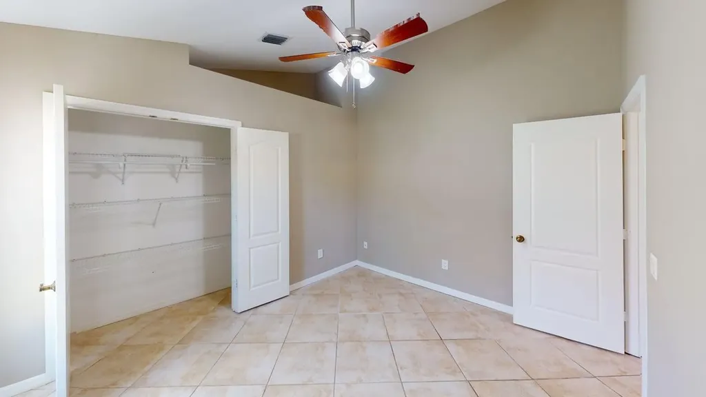 562 SW Saint Martins Cove Port St Lucie FL 34986