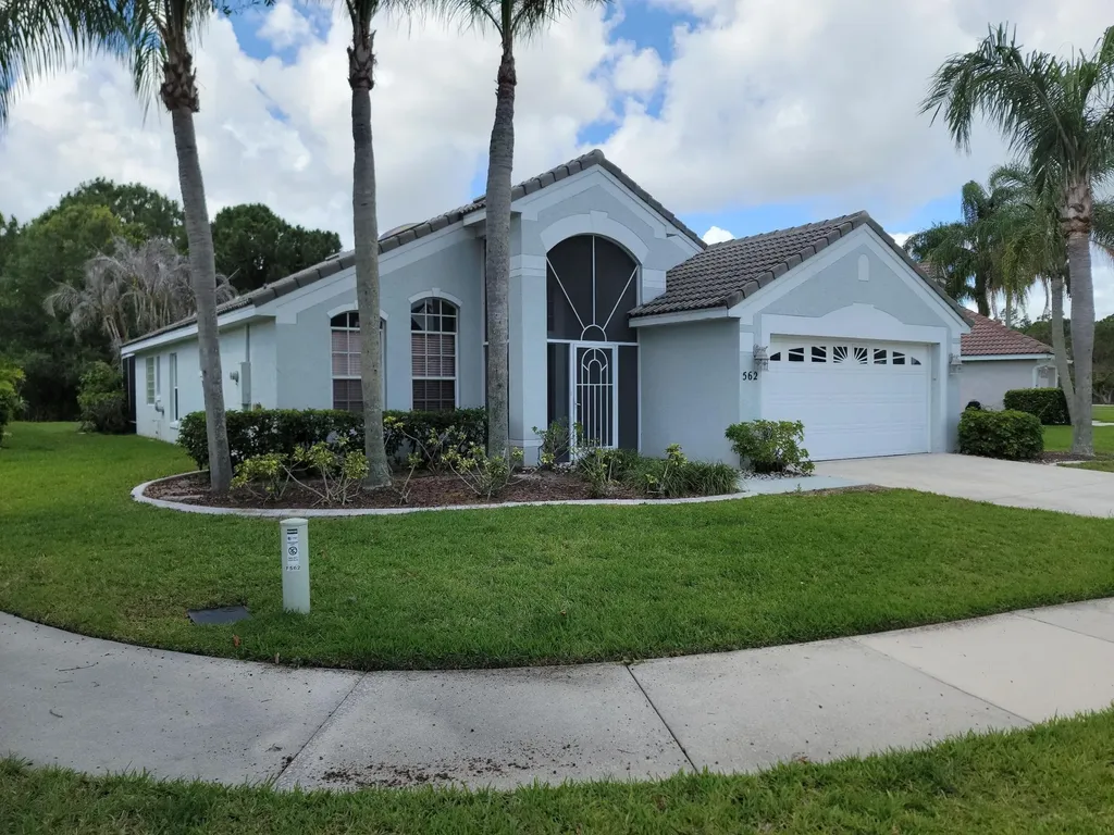 562 SW Saint Martins Cove Port St Lucie FL 34986