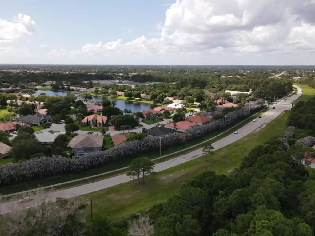 562 SW Saint Martins Cove Port St Lucie FL 34986