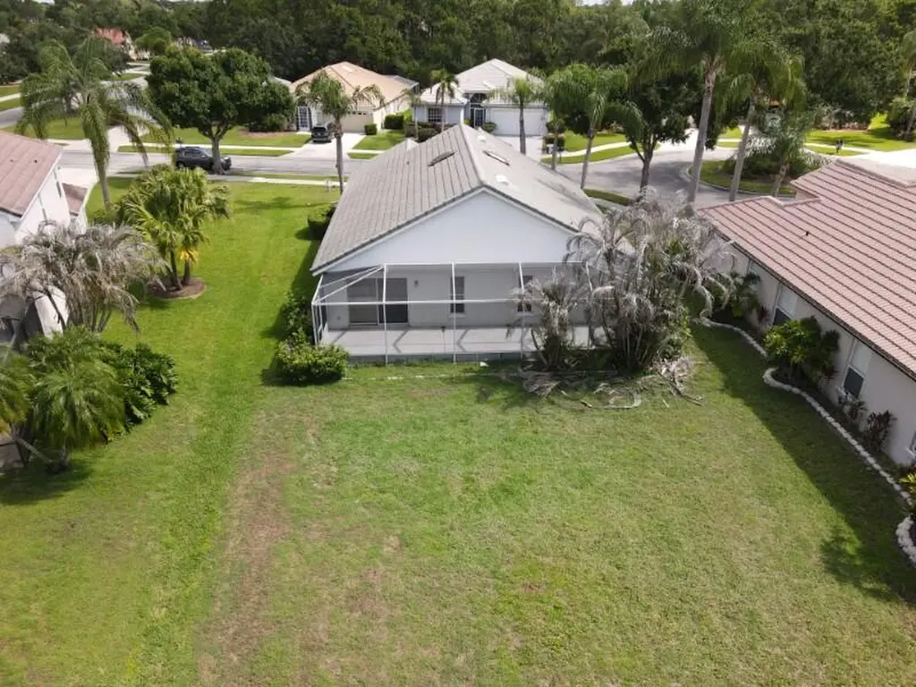 562 SW Saint Martins Cove Port St Lucie FL 34986