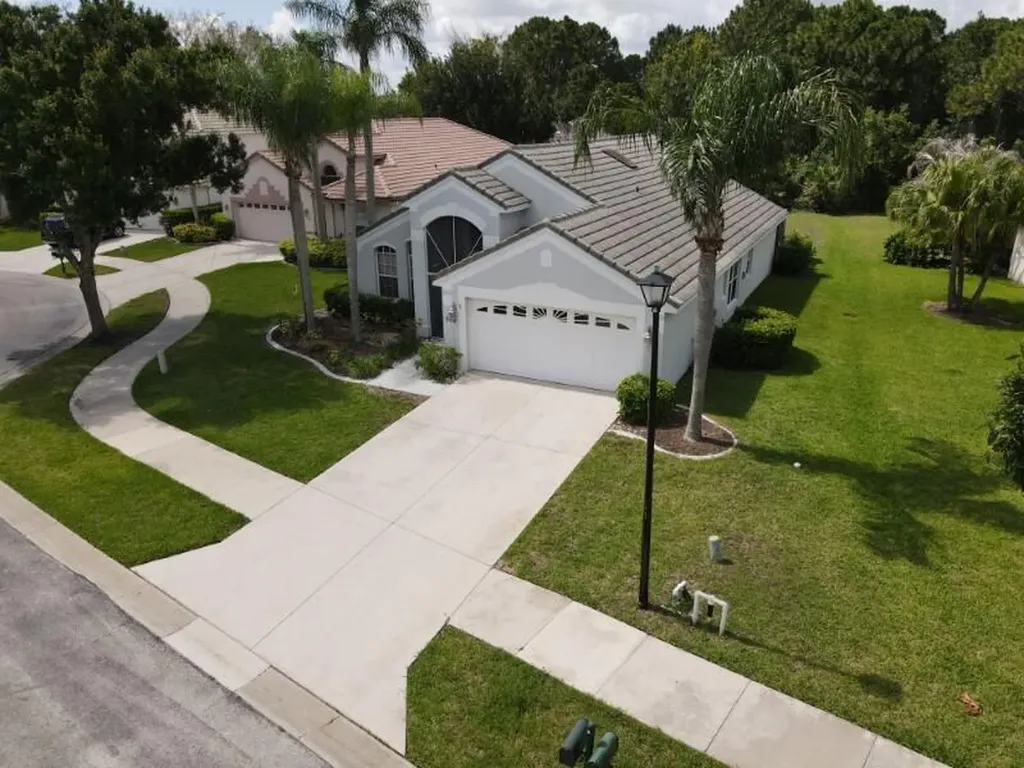 562 SW Saint Martins Cove Port St Lucie FL 34986