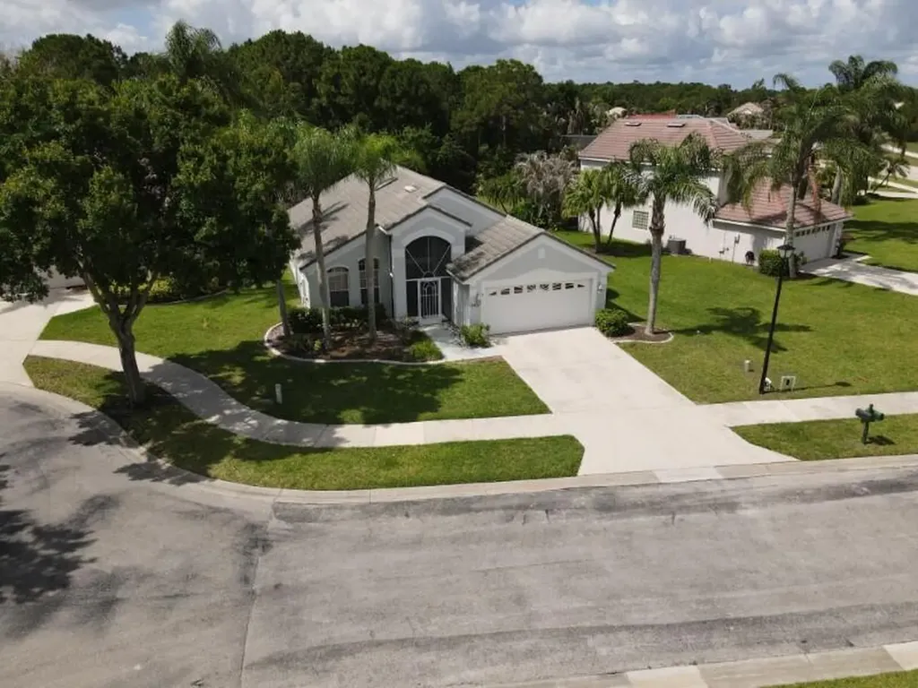 562 SW Saint Martins Cove Port St Lucie FL 34986