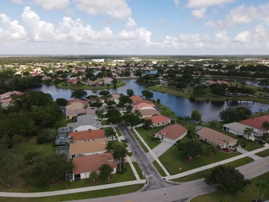 562 SW Saint Martins Cove Port St Lucie FL 34986