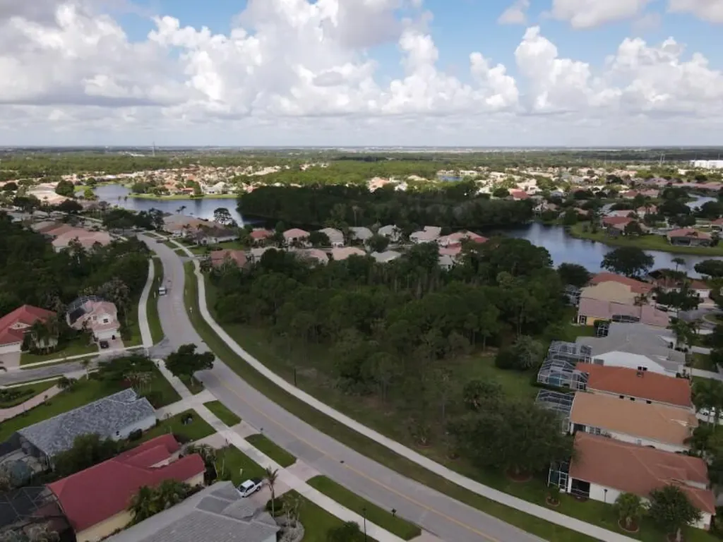 562 SW Saint Martins Cove Port St Lucie FL 34986