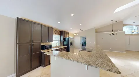 562 SW Saint Martins Cove Port St Lucie FL 34986