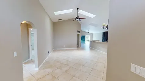 562 SW Saint Martins Cove Port St Lucie FL 34986