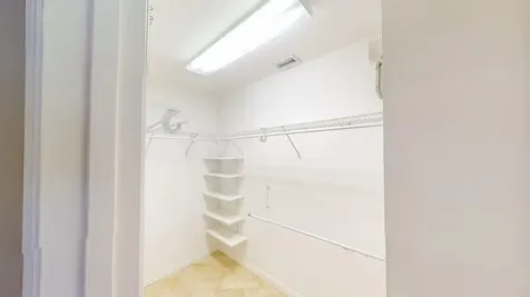 562 SW Saint Martins Cove Port St Lucie FL 34986