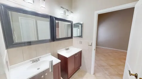 562 SW Saint Martins Cove Port St Lucie FL 34986