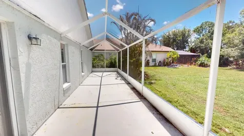 562 SW Saint Martins Cove Port St Lucie FL 34986