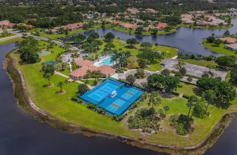 562 SW Saint Martins Cove Port St Lucie FL 34986