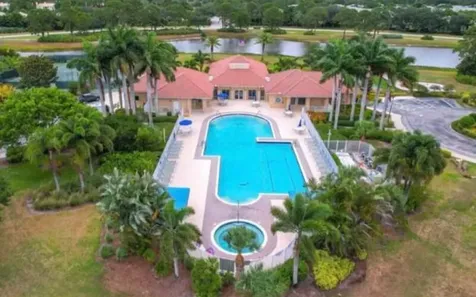 562 SW Saint Martins Cove Port St Lucie FL 34986