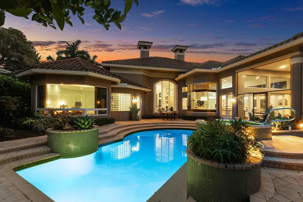 32 Saint Thomas Drive Palm Beach Gardens FL 33418