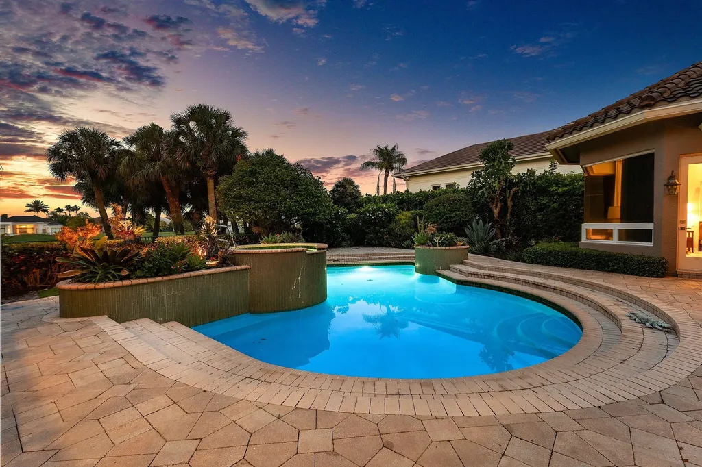 32 Saint Thomas Drive Palm Beach Gardens FL 33418