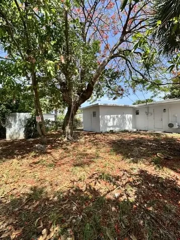 554 W 1st Street Riviera Beach FL 33404